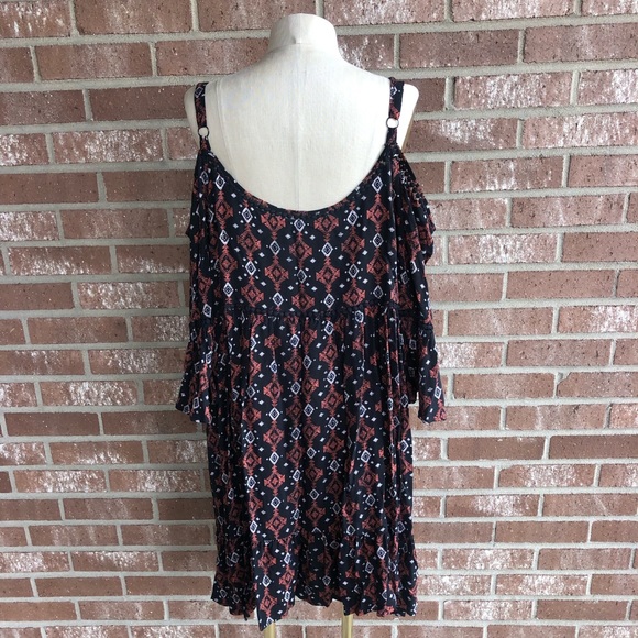New Torrid Geo Print Cold Shoulder Dress Size 1 / 1X - Picture 8 of 14